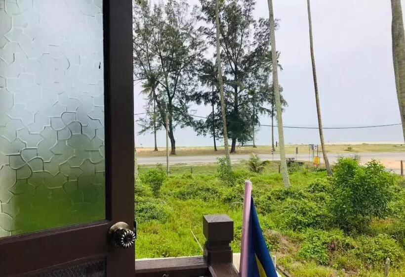 ペンション Rumah Tamu Tepi Pantai