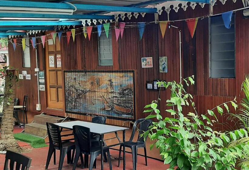 Aa Backpackers Hostel
