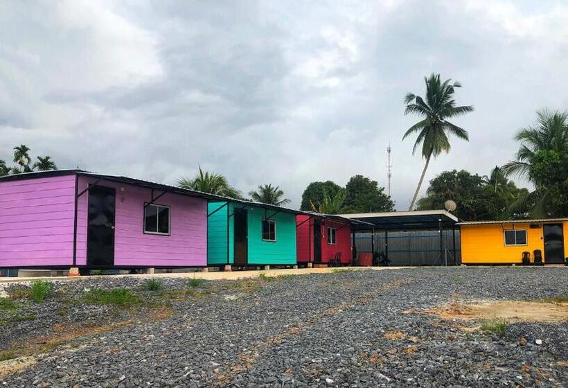 הוסטל Padang Besar Rainbow Cabin Homestay