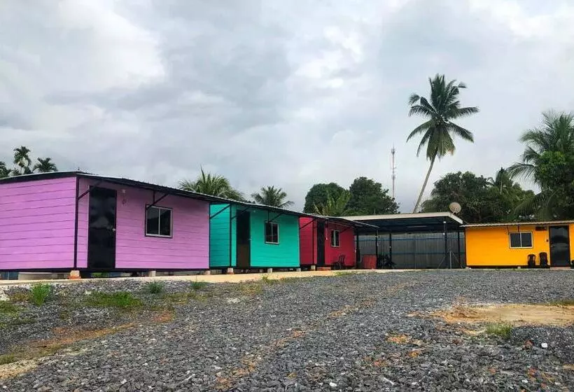 Retkeilymaja Padang Besar Rainbow Cabin Homestay