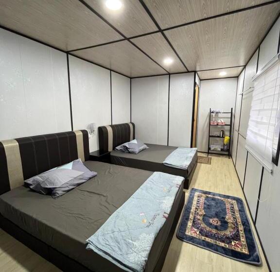 הוסטל Padang Besar Rainbow Cabin Homestay