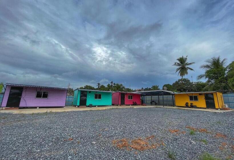 הוסטל Padang Besar Rainbow Cabin Homestay