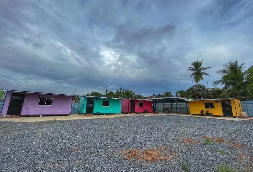 Retkeilymaja Padang Besar Rainbow Cabin Homestay