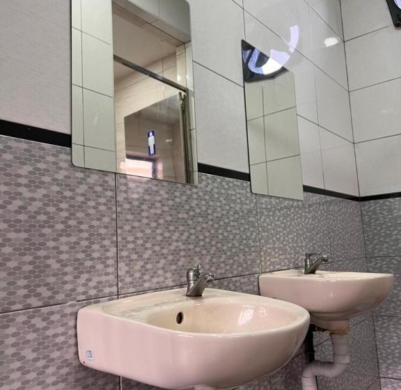 Hospedaria Room2#ig Theme Bargainous#shared Bathroom#4pax#2min Kek Lok Si