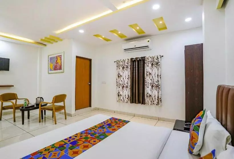 Fabhotel Dhruva
