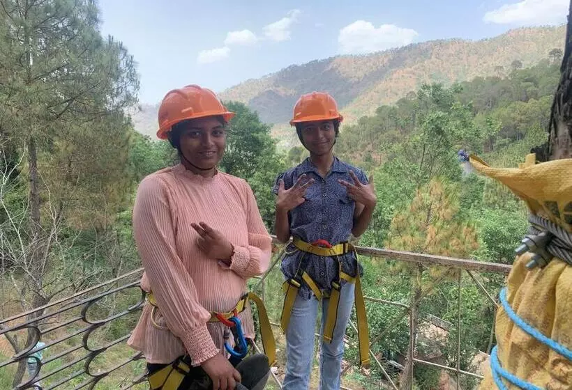 ホテル Pine Trails Jungle Camp