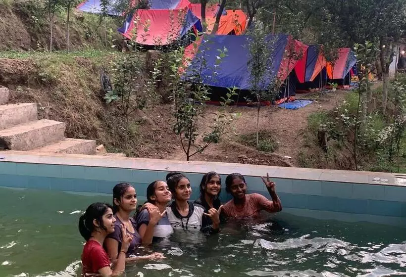 ホテル Pine Trails Jungle Camp