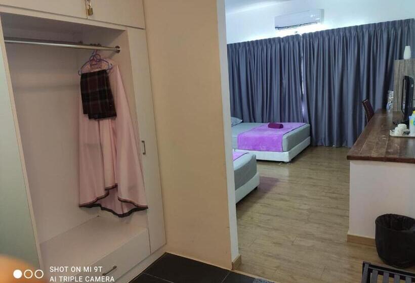 Hotel Ummi Guestroom