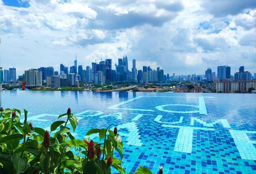 Kuala Lumpur Datum Jelatek Klcc View Infont Lrt And 5 Minutes To Klcc Near By Gleneagles