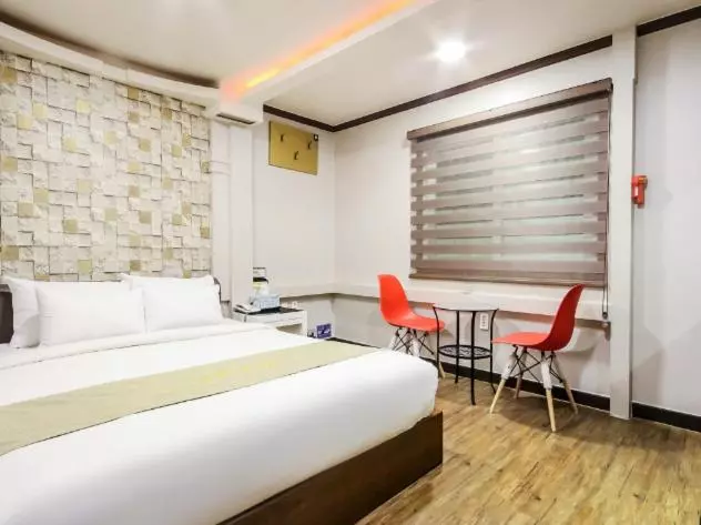 Opera Motel