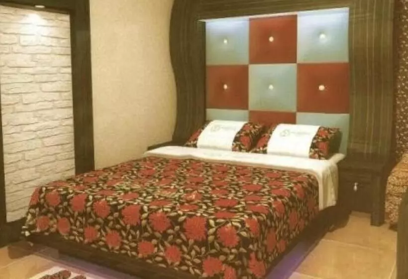 Opera Motel