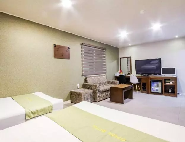 Opera Motel