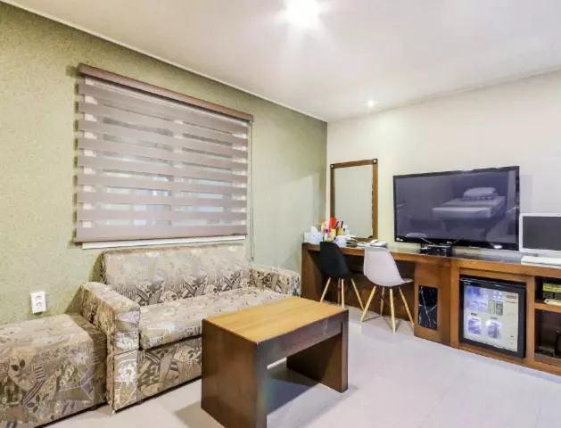 Opera Motel