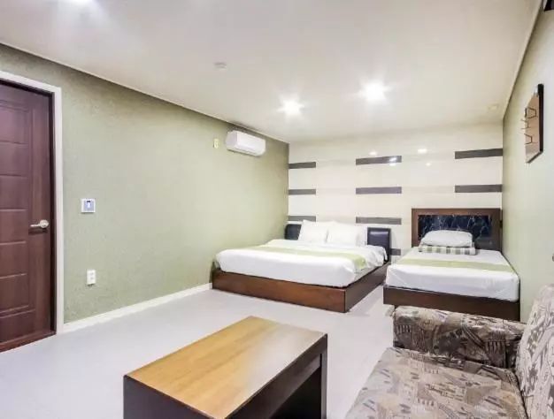 Opera Motel