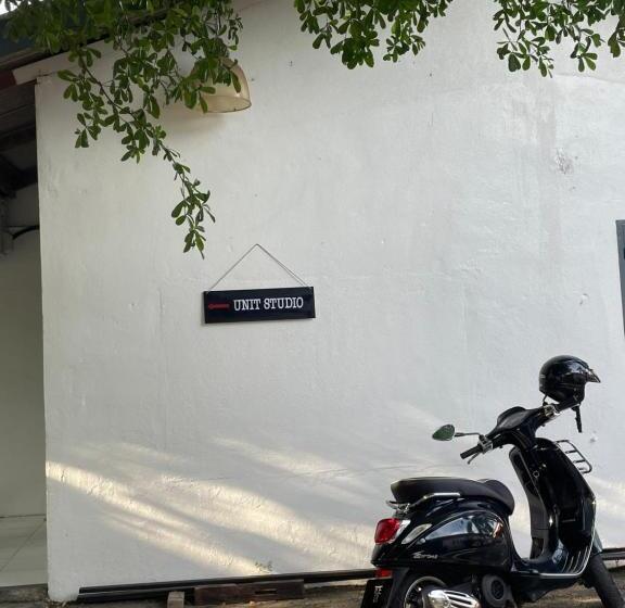 Пансион Hj Hassan Guest House  Studio Unit