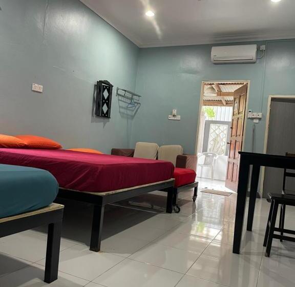 Пансион Hj Hassan Guest House  Studio Unit