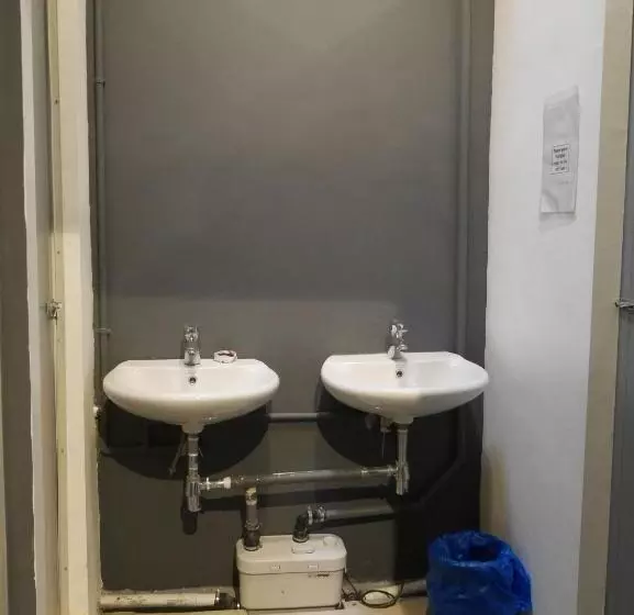 Route Five Hostel Dorm Kuala Selangor