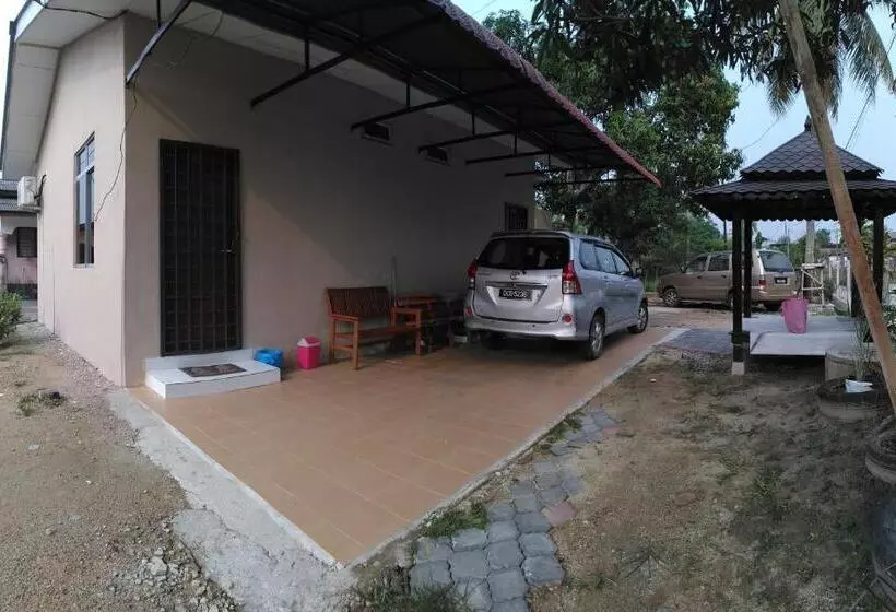 カプセルホテル Roomstay Aqilah Pasir Puteh Kelantan