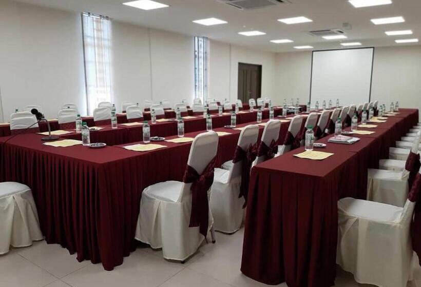 فندق Serdang Lake View Resort