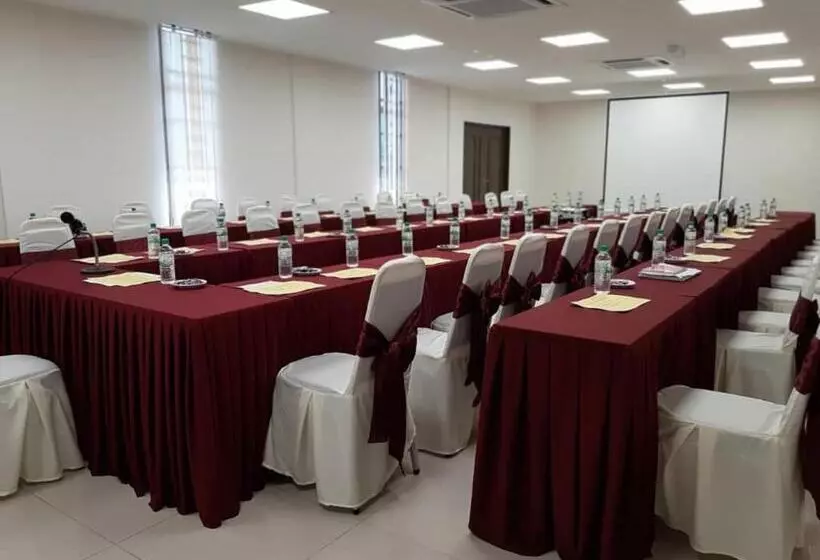 ホテル Serdang Lake View Resort