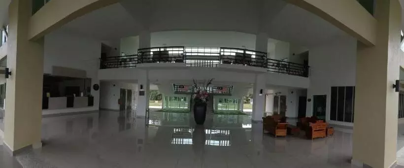 ホテル Serdang Lake View Resort