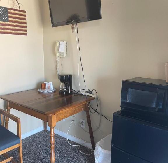 فندق على الطريق Hometown Inn