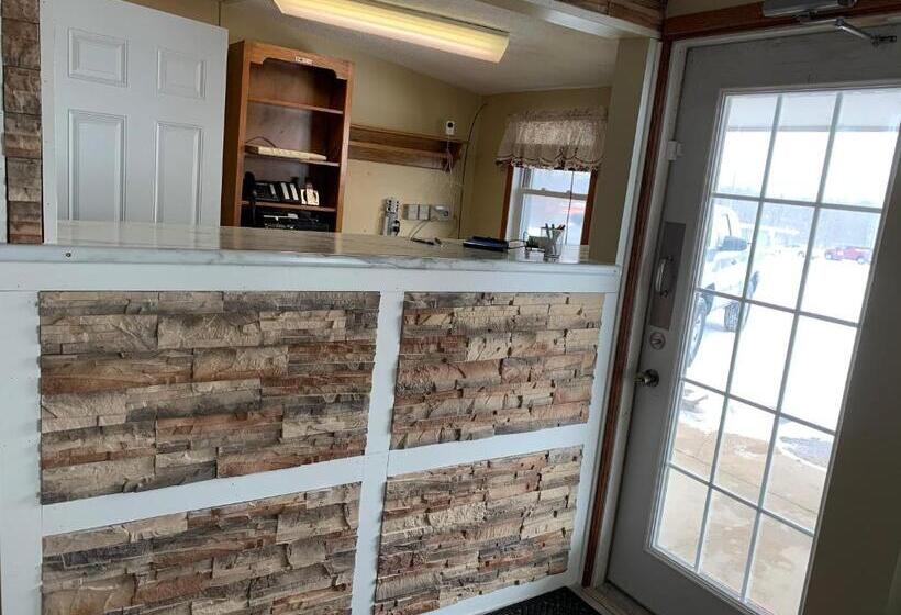 فندق على الطريق Hometown Inn