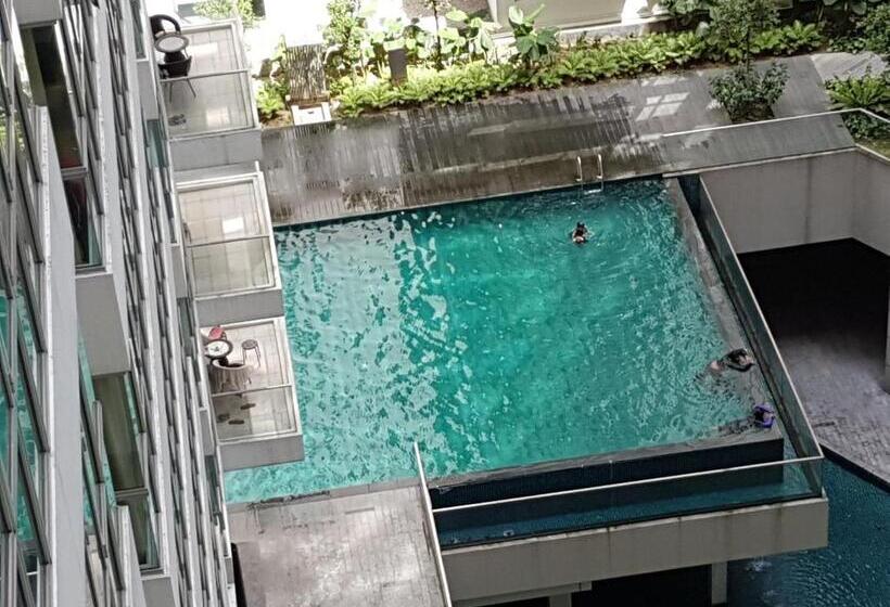 Starsbed Klcc Skyview Roof Pool Hostel