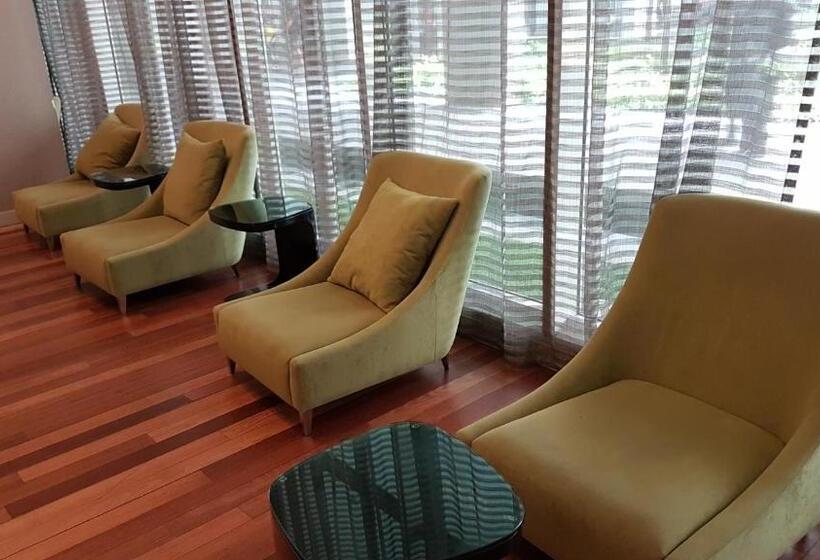 Starsbed Klcc Skyview Roof Pool Hostel