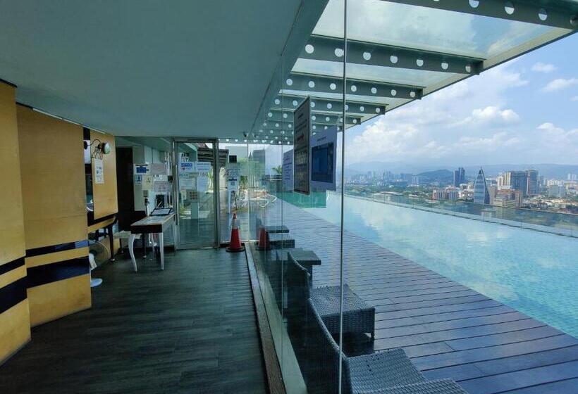 Starsbed Klcc Skyview Roof Pool Hostel