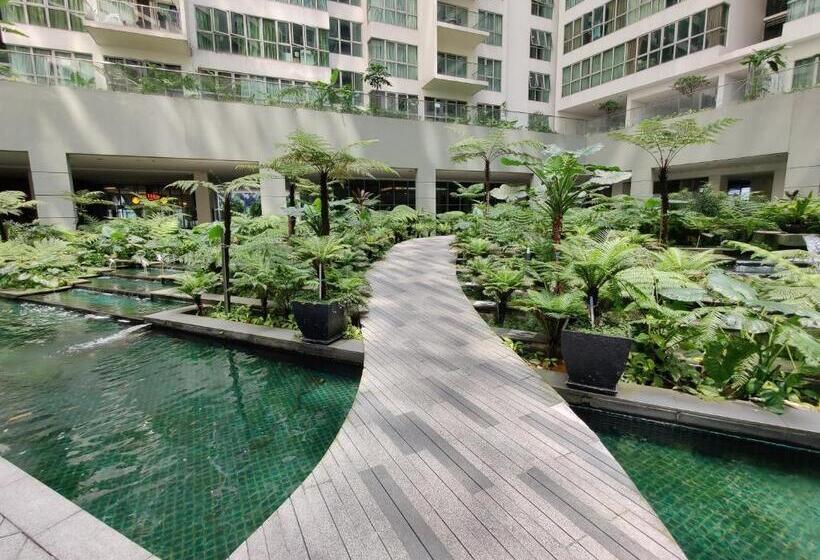 Starsbed Klcc Skyview Roof Pool Hostel