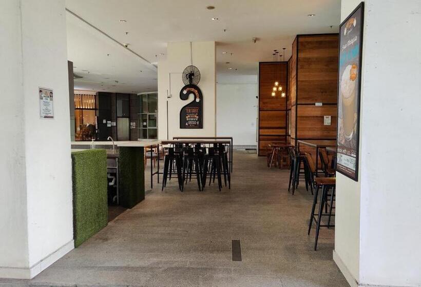 Starsbed Klcc Skyview Roof Pool Hostel