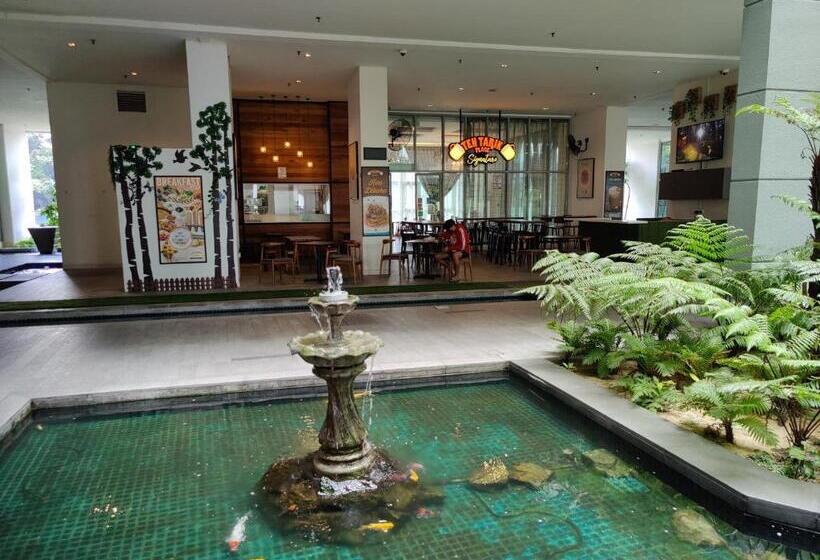 Starsbed Klcc Skyview Roof Pool Hostel