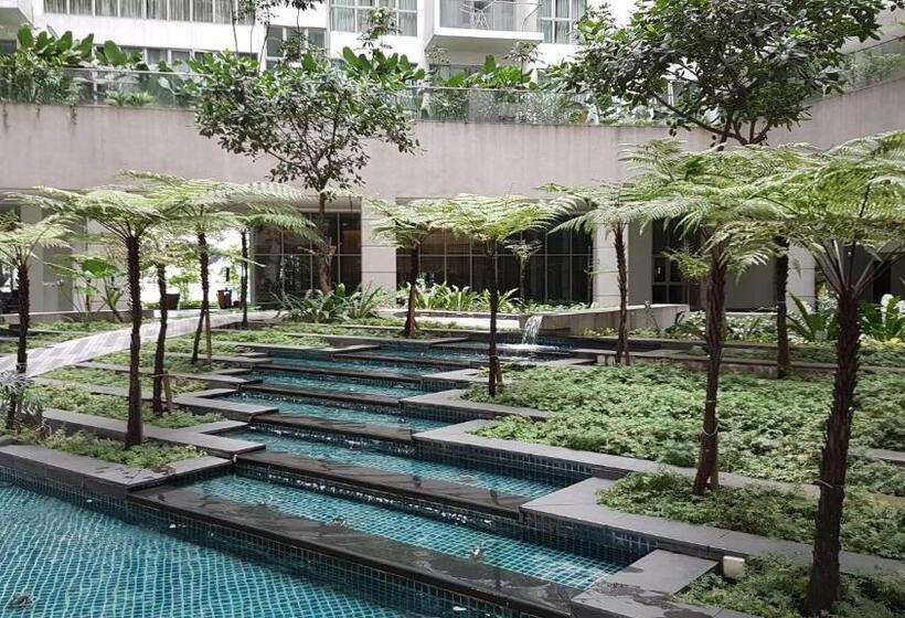 Starsbed Klcc Skyview Roof Pool Hostel