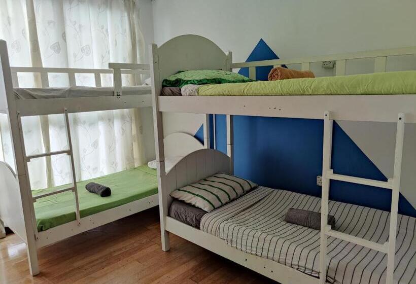 Starsbed Klcc Skyview Roof Pool Hostel