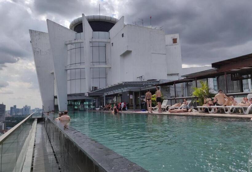 Starsbed Klcc Skyview Roof Pool Hostel