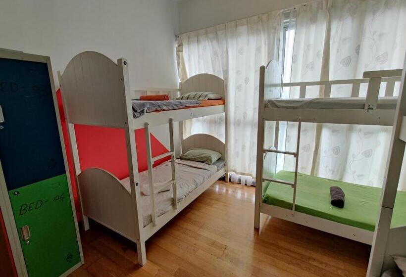 Starsbed Klcc Skyview Roof Pool Hostel