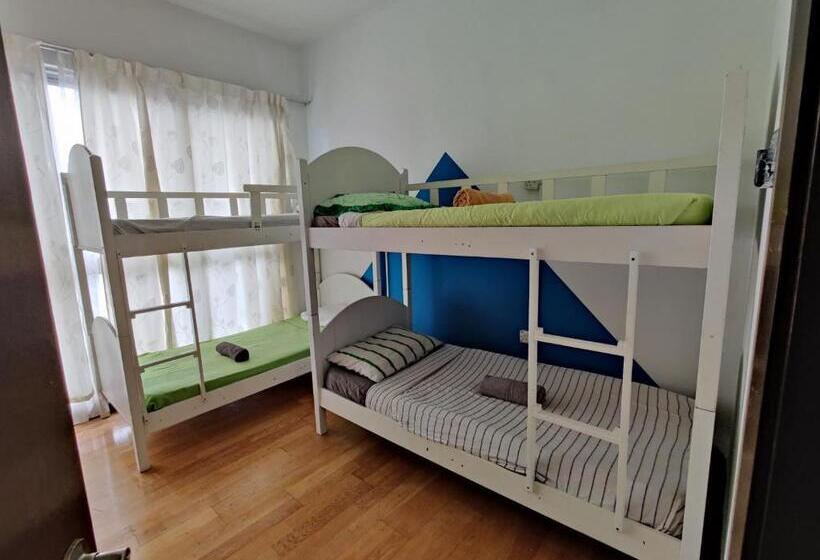 Starsbed Klcc Skyview Roof Pool Hostel