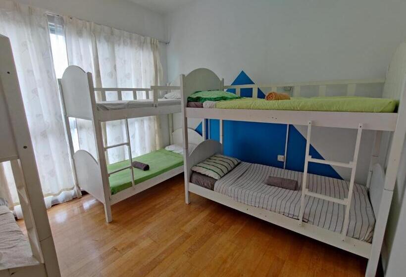 Starsbed Klcc Skyview Roof Pool Hostel