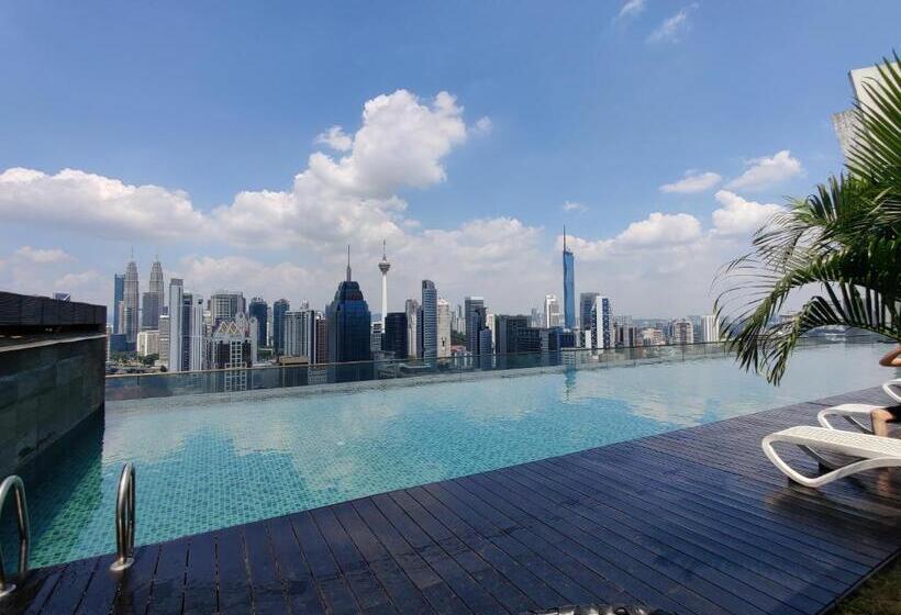 Starsbed Klcc Skyview Roof Pool Hostel
