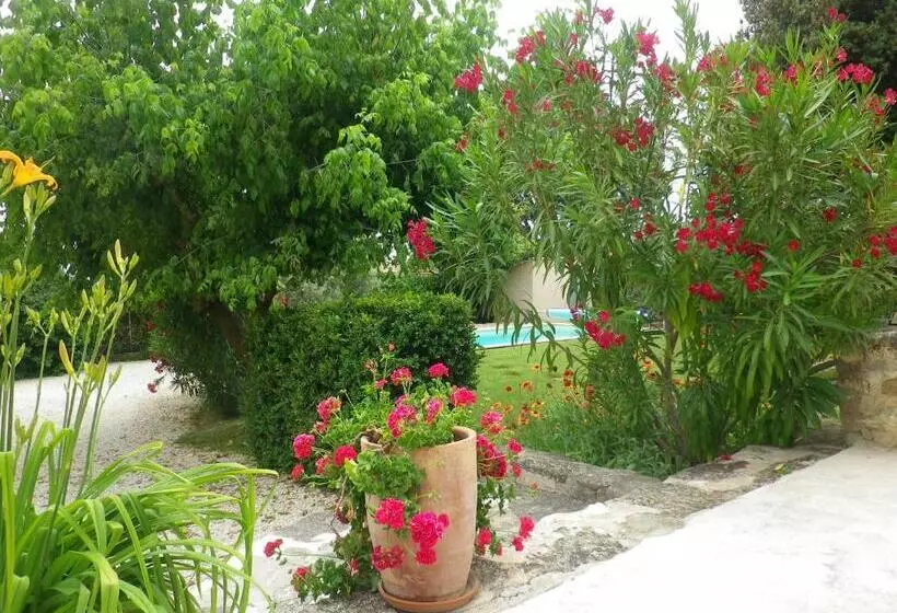 ベッドアンドブレックファースト La Mordorée