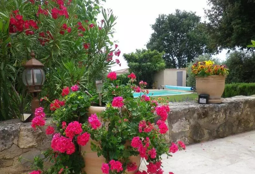 ベッドアンドブレックファースト La Mordorée