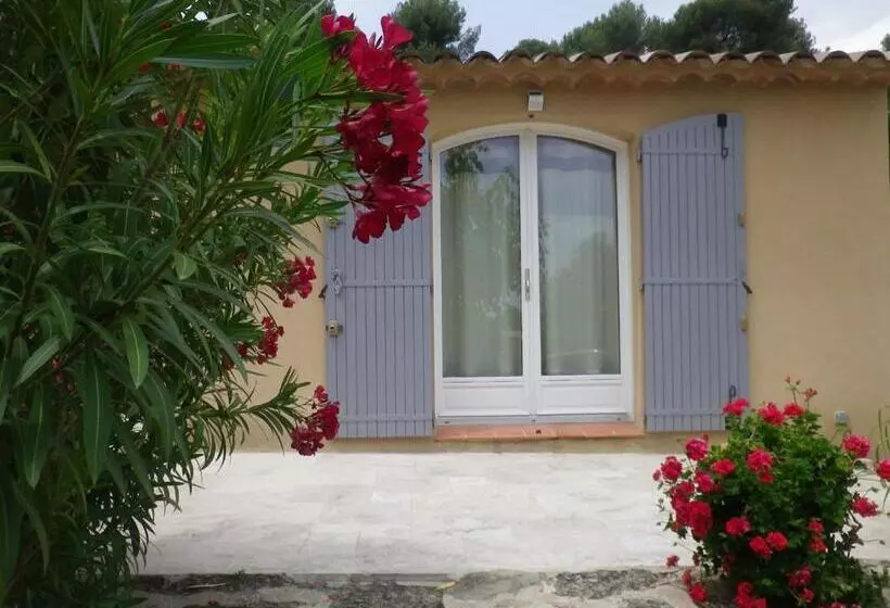 ベッドアンドブレックファースト La Mordorée