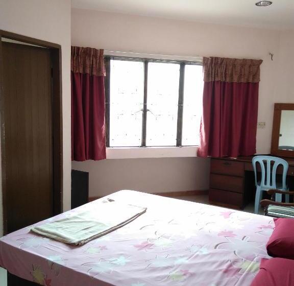 בית מלון כפרי New Budget Inn