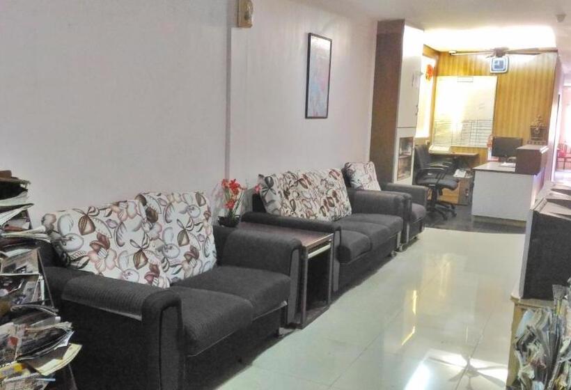 בית מלון כפרי New Budget Inn