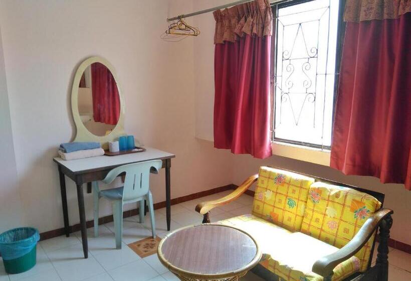 בית מלון כפרי New Budget Inn