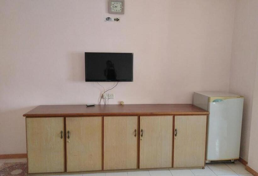 בית מלון כפרי New Budget Inn