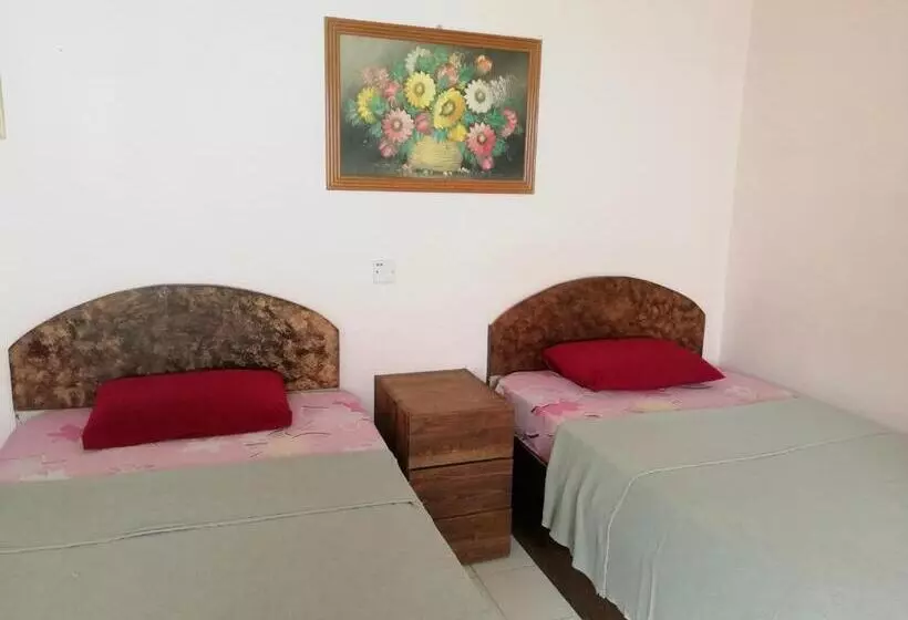 Hotelli New Budget Inn