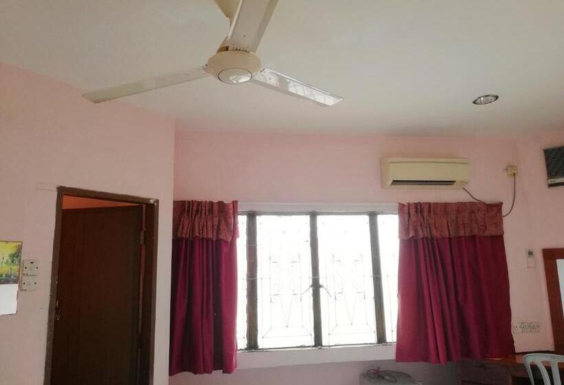 בית מלון כפרי New Budget Inn