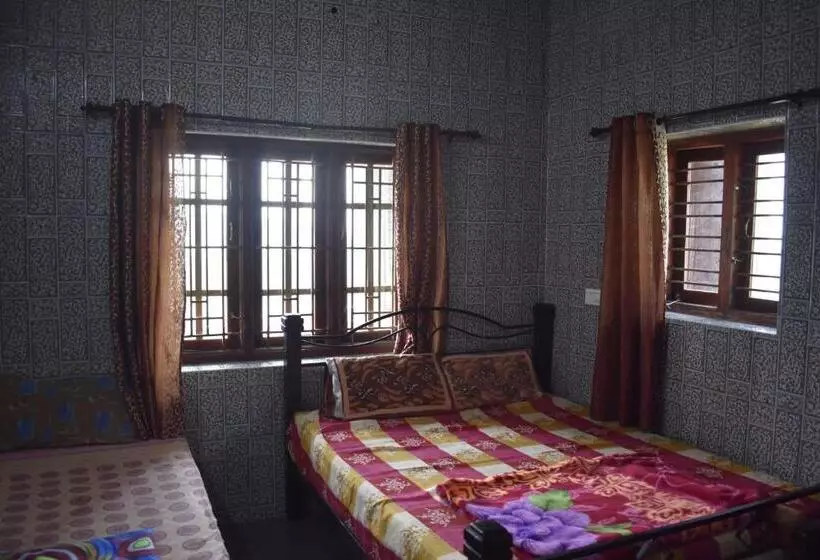 ホテル Sri Nandha Luxury Comforts